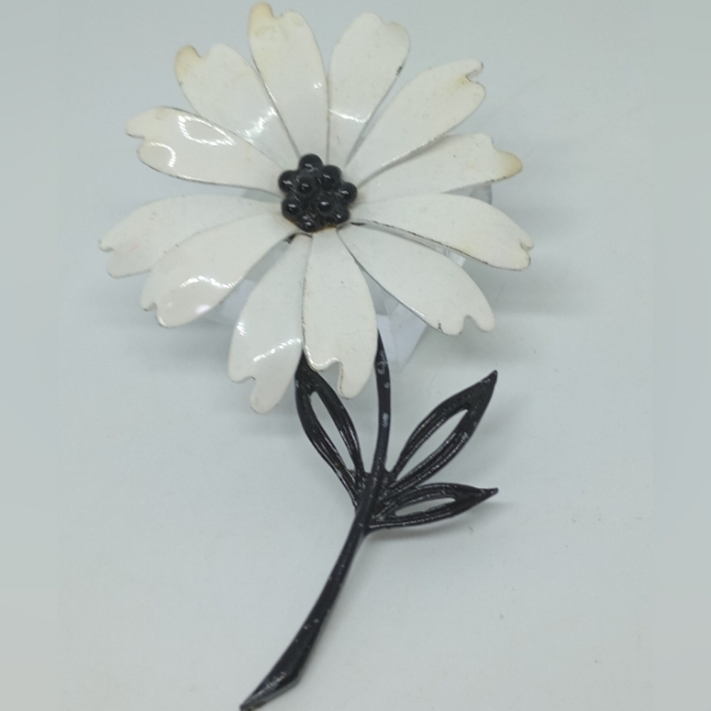 * vintage signed JJ large black & white flowers pin brooch